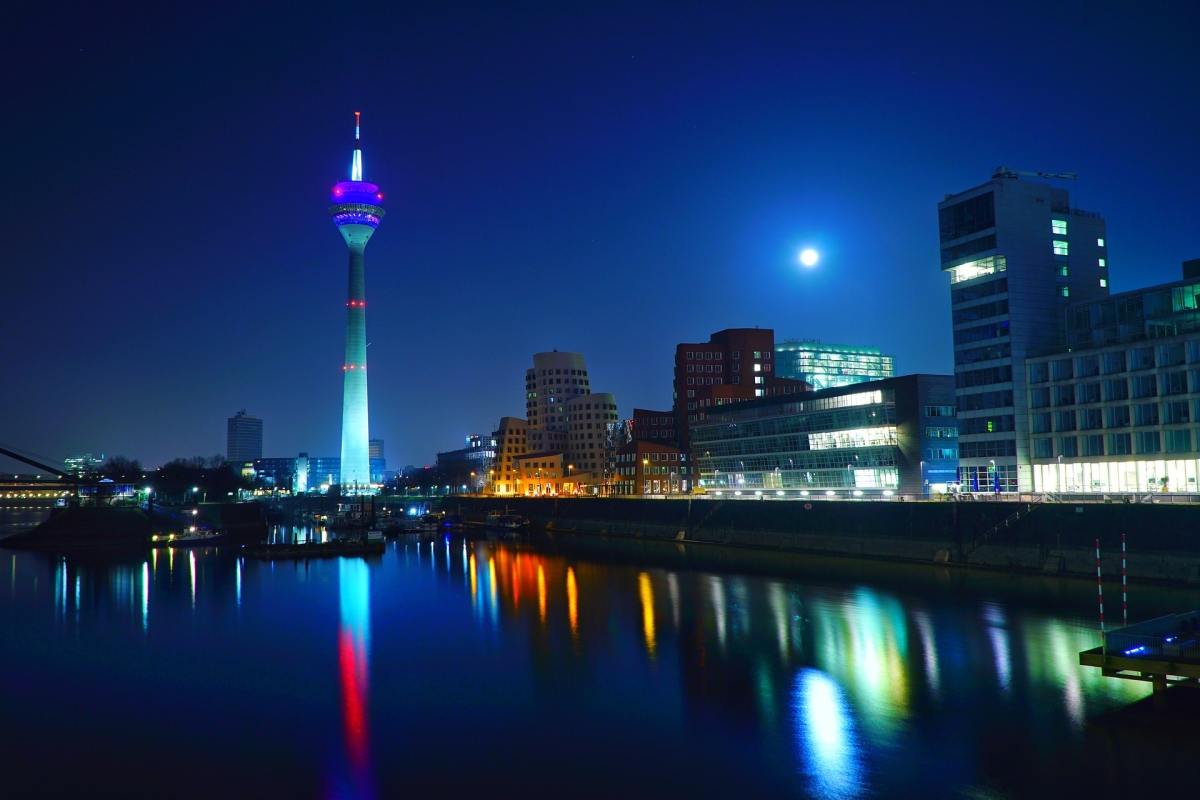 Dusseldorf “ the cosmopolitan city “ Dusseldorf “ the cosmopolitan city “